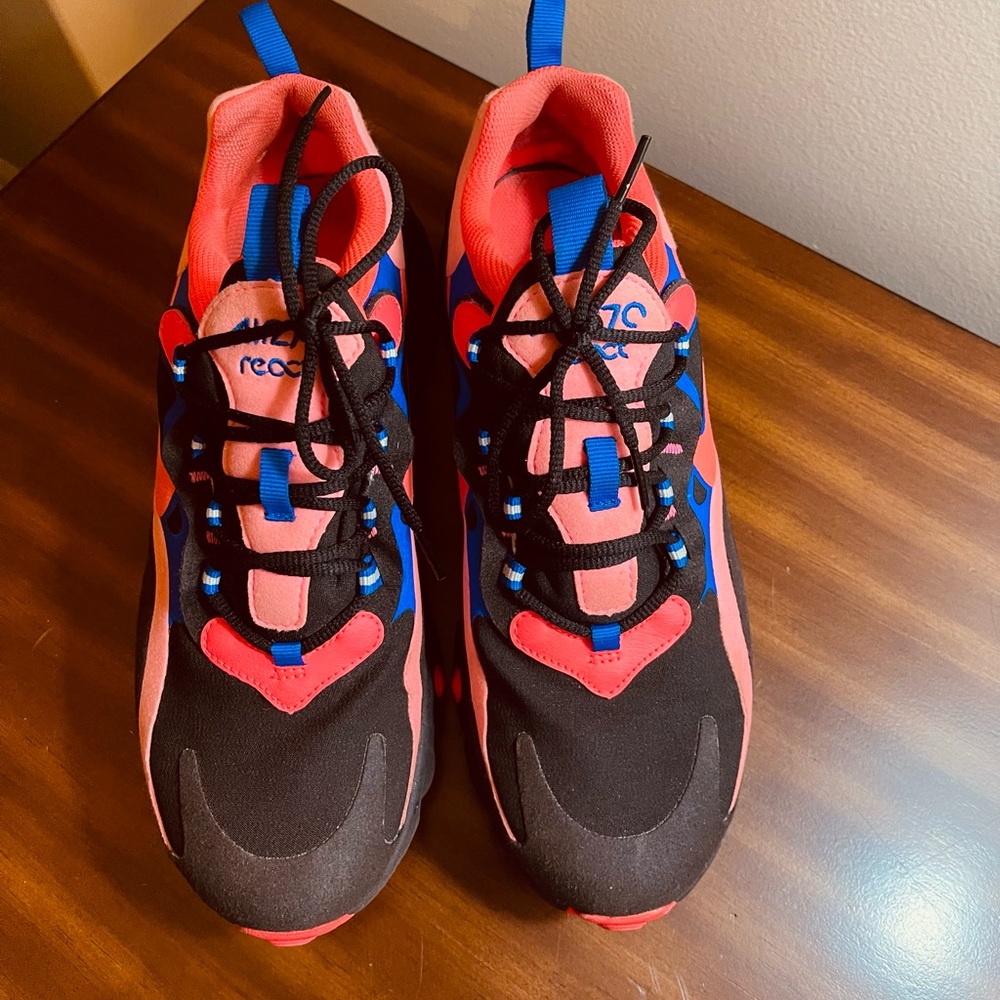 Nike - Size 7Y